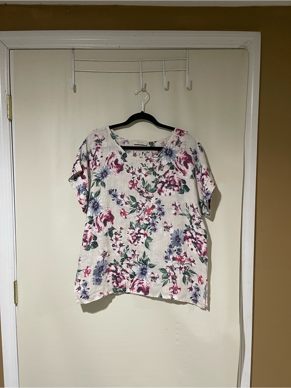 NWOT Women's Floral Short Sleeve Tunic Top - White with Pink & Purple Flowers